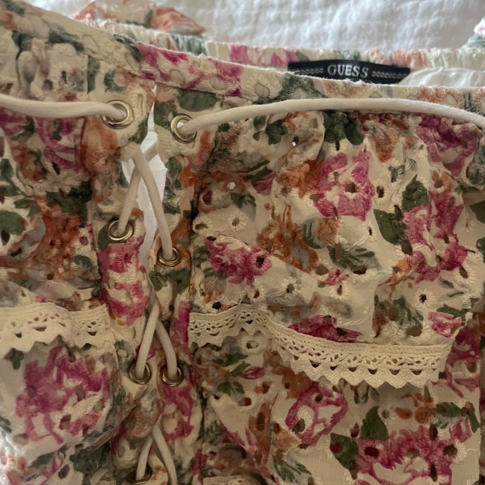 Guess Floral Eyelet Ruffle Scoop Neck Smocked Peplum Top XL Blouse Prairie Boho - Picture 5 of 15